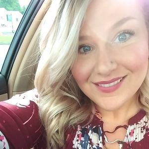 Meet your Posher, Kayla